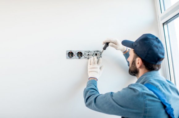 Professionnel pour installation de système d'électricité à Chambéry