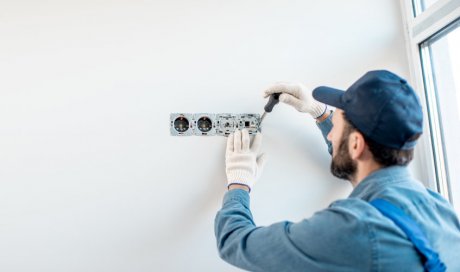 Professionnel pour installation de système d'électricité à Chambéry